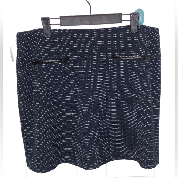 ELLE Black Casual Skirt w. 2 front Pockets Sz L NWOT - Picture 6 of 6